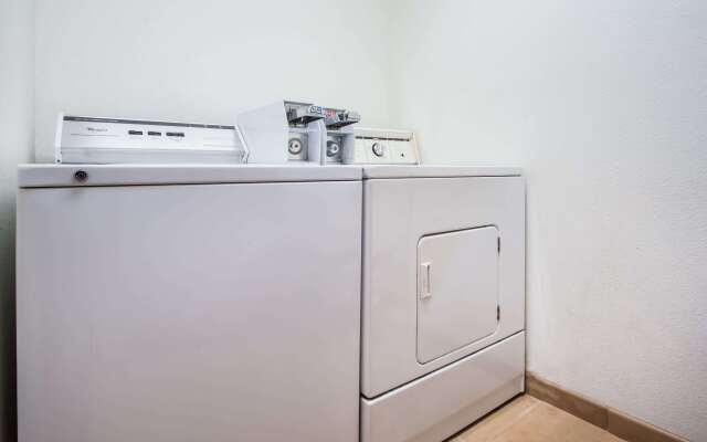 Days Inn by Wyndham Seattle Aurora