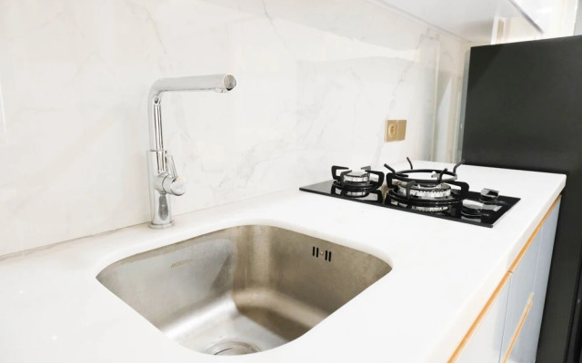 Exclusive And Spacious 2Br Apartment At Supermall Mansion Surabaya
