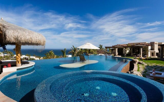 Beautiful Holiday Villa in a Prime Location in Cabo San Lucas 1007