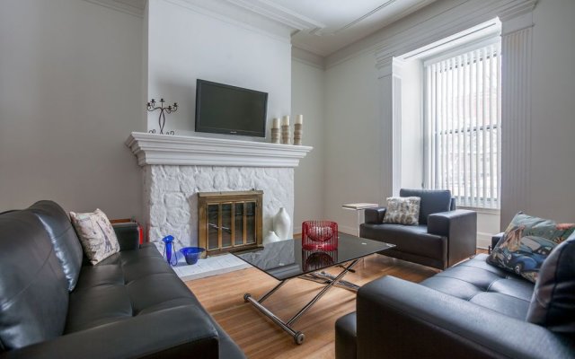 Grand 6BR in Downtown MTL by Sonder