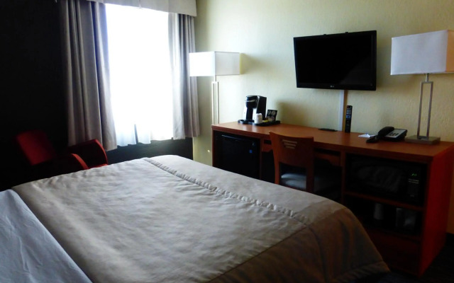 Travelodge by Wyndham Edmonton West