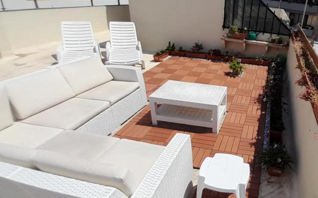 Ramzam - Spacious & Modern 3 bedroom apartment with roof terrace