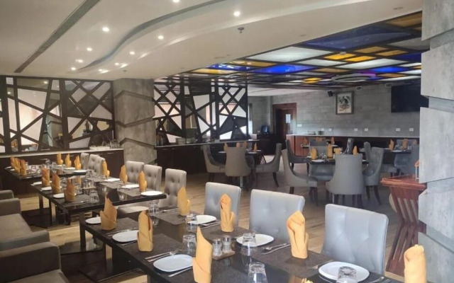Hotel Saffron Crest