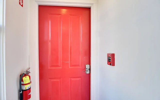 Walk to Bowen's Wharf: Condo in Dtwn Newport