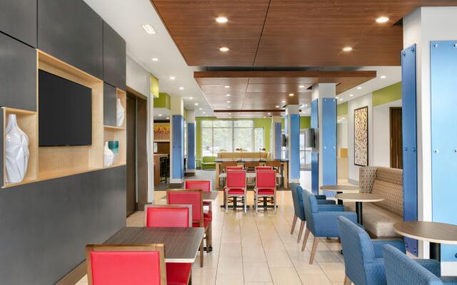 Holiday Inn Express & Suites Salisbury by IHG