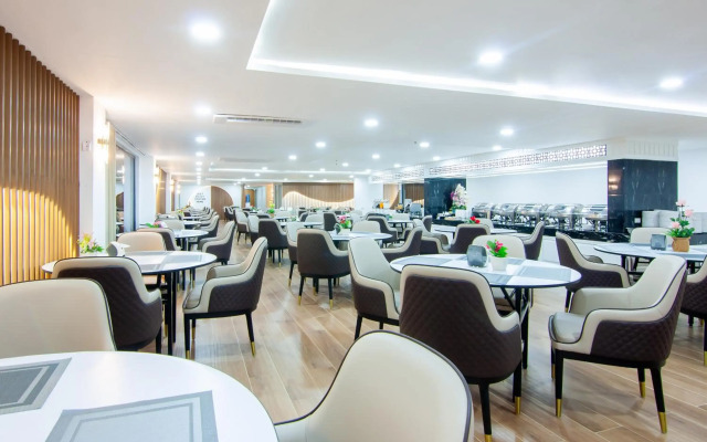 Golden Jomtien Beach Hotel