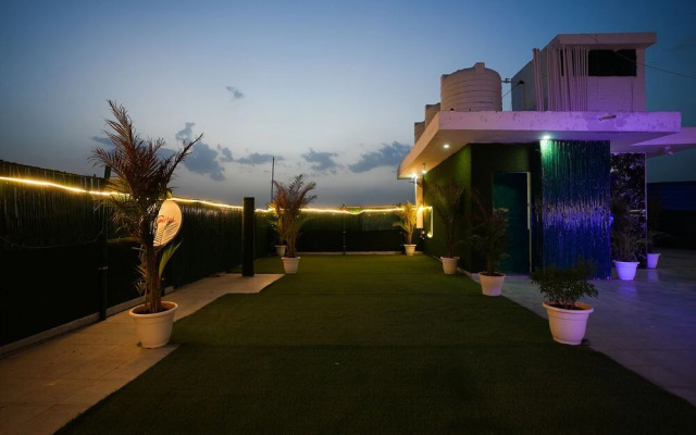 Fabhotel Tanvi Premium
