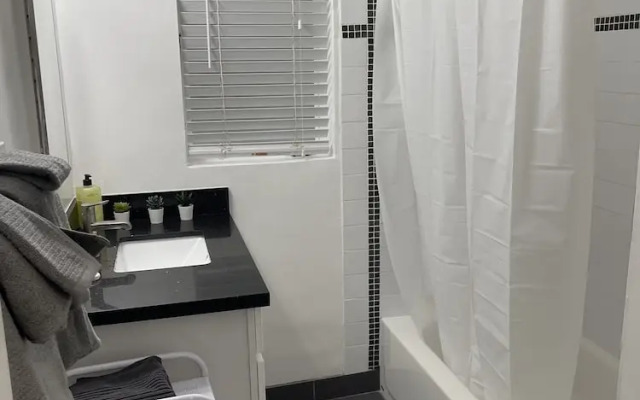 Hollywood Business Suites