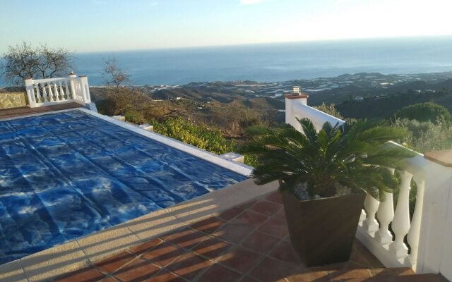 Villa With 3 Bedrooms in Sayalonga - Málaga, With Wonderful Mountain V