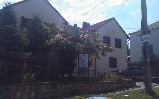 Szamárkút Panzió