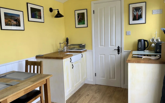 Shepherds Hut With Hot Tub, North Wales, Anglesey