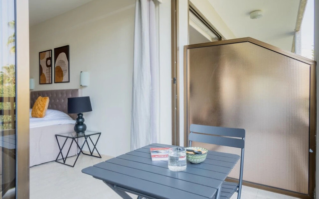 1 Bedroom Apartment With Balcony