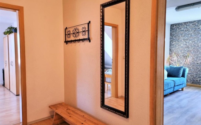 Apartment Bayreuth, 4 Zimmer Ferienwohnung im Haus mit Kunst, WLAN, Küche, Parkplatz