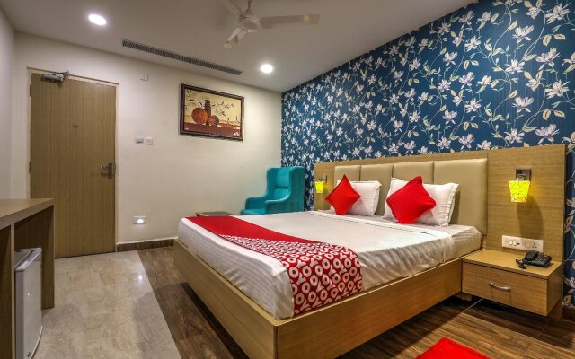 Rain Tr33 Hotel by OYO Rooms