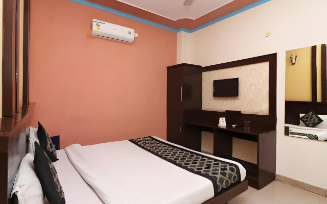 OYO 9726 Hotel Aura Palace Deluxe