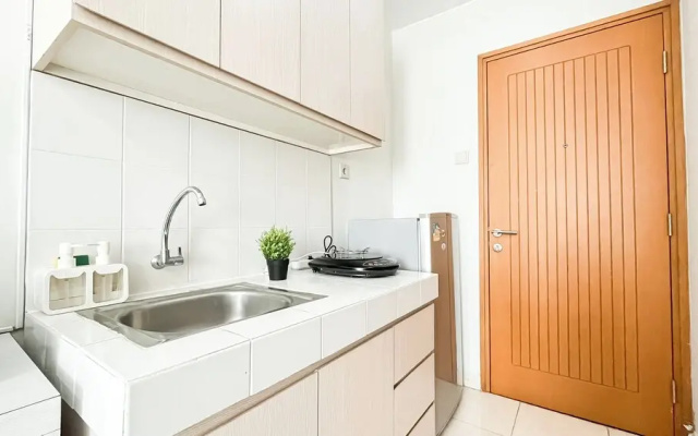 Chic And Sleek Studio At Apartment Cinere Bellevue