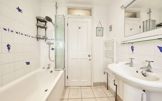 Family 4-bed House & Secluded Garden - Wimbledon