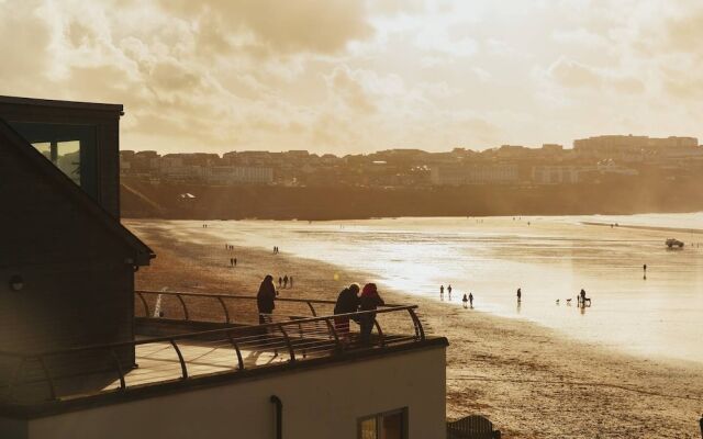 Family Home in Newquay, Parking, 3 min Walk Beach