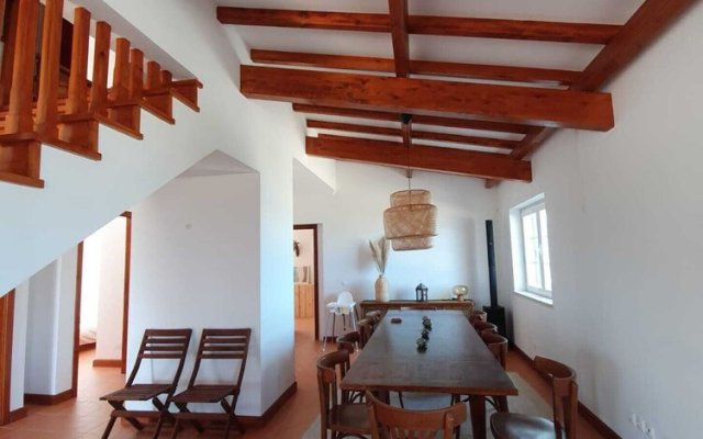 Lovely 4-bed Villa in Colares