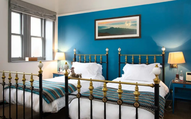 Crown Hotel