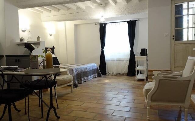 Domaine de Rhodes - Locations de Vacances / Vacation Rentals