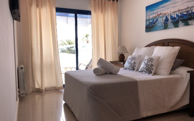 T&H Les Ones Family Apartments