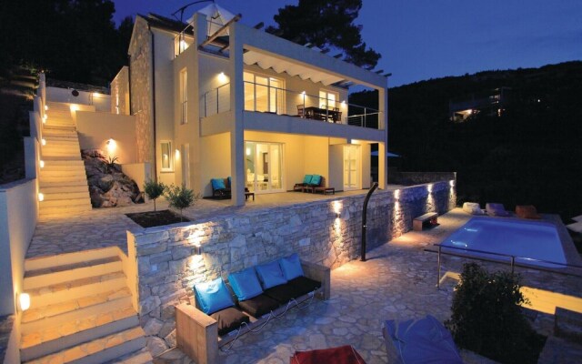 Stunning Home in Prigradica With Jacuzzi, Wifi and 8 Bedrooms