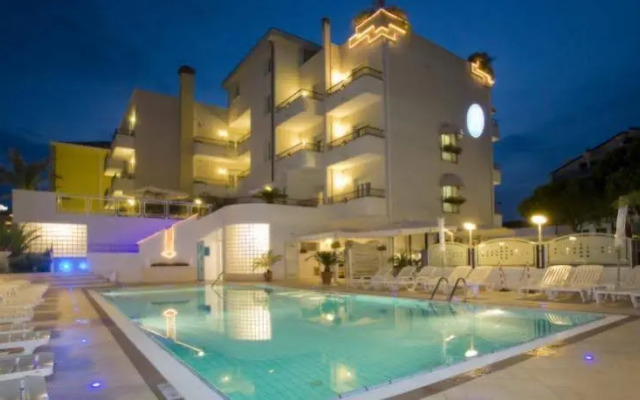 International Beach Hotel