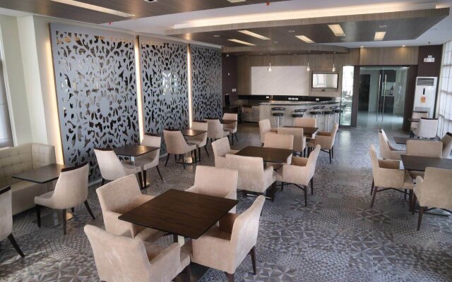 West Avenue Suites