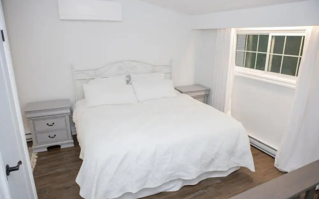 Fully Private 3 Bdrm Suite - The Winchester