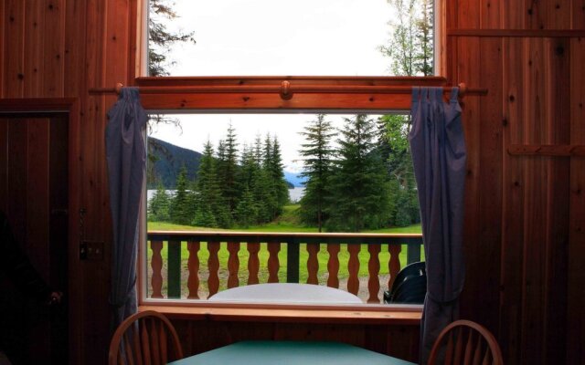 Becker's Lodge Bowron Lake Adventures Resort