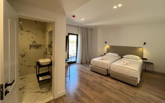 The Queens Lion Premium Hotel