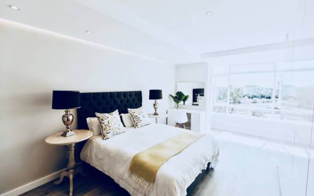 2 Bedroom Apartment in Green Point Cape Town