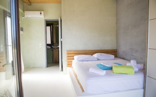 Spathi Beach Bar Restaurant & Suites