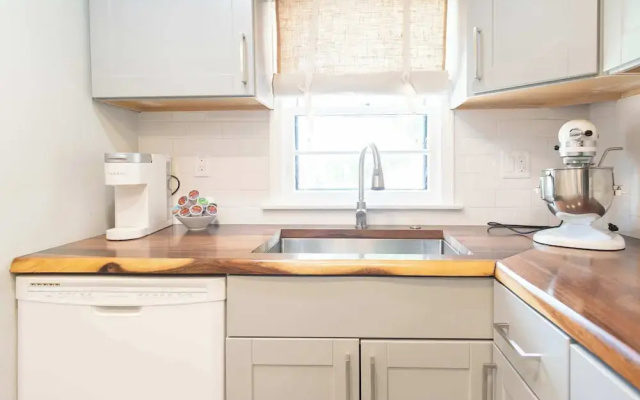 Chic Lake Geneva Apartment in Desirable Location!