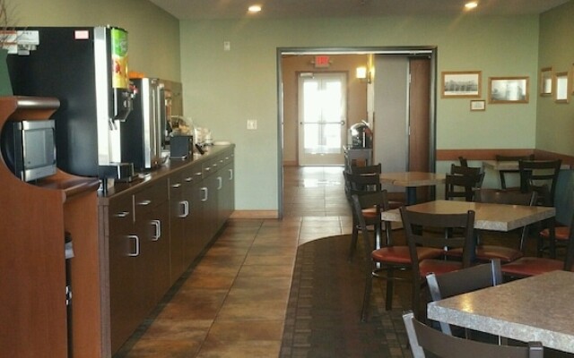 Canby Inn And Suites