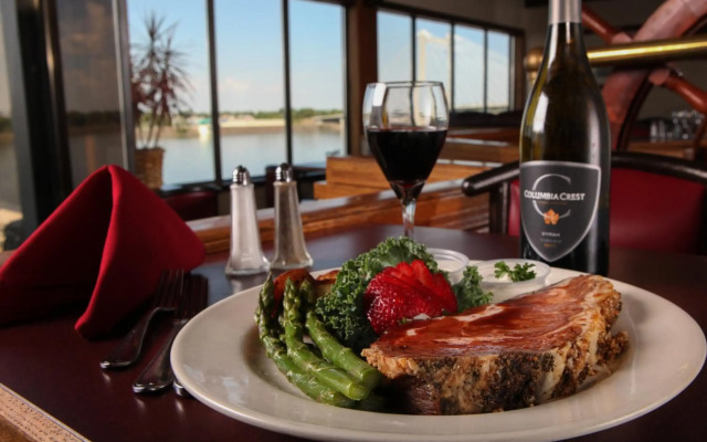 Clover Island Inn