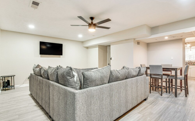 Welcoming Townhome: 1/2 Mi to Downtown Smyrna