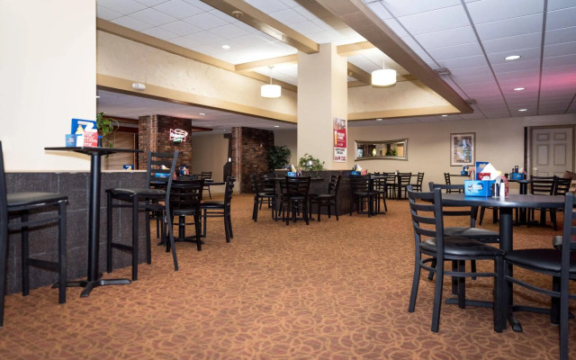 Airport Plaza Inn & Conference Center