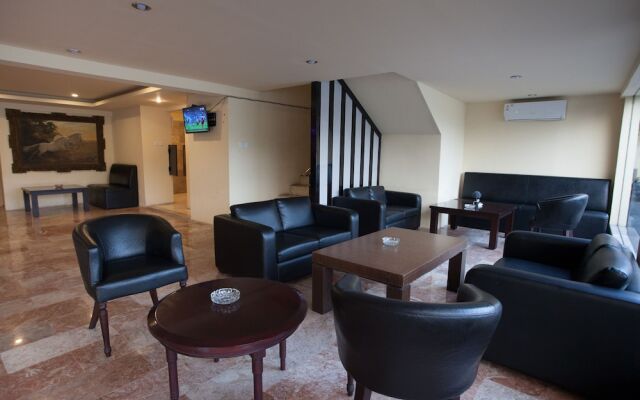 RedDoorz Plus @ HR Muhammad