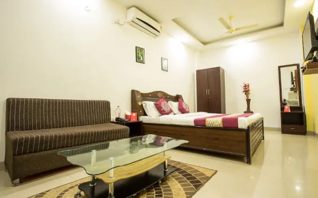 Hotel New Luxury Royale By OYO Rooms