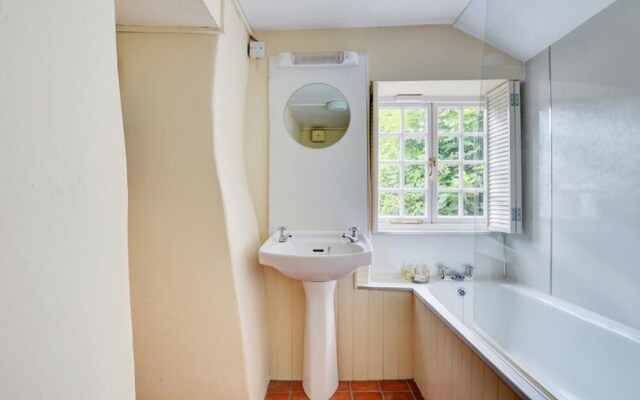 Beautiful Holiday Home in Milltown With Garden