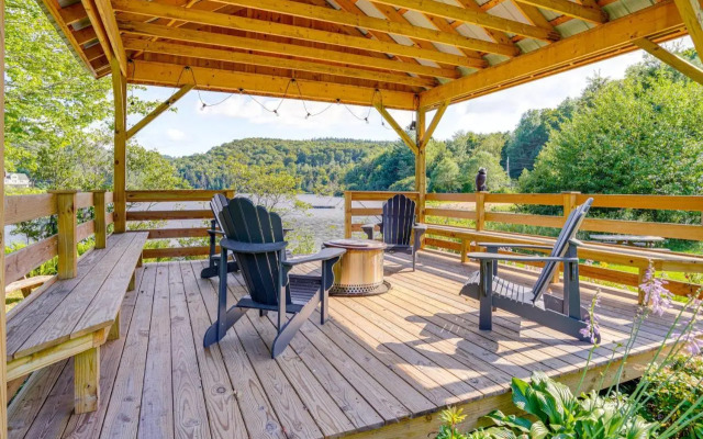 Spacious Wilmington Cabin: Walk to Lake