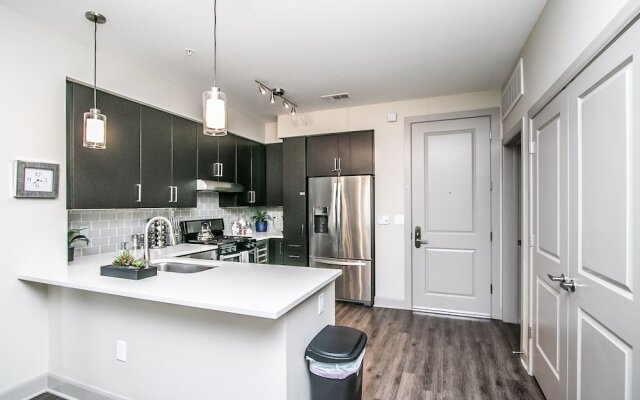 Rooftop Pool-Walk 2 shops-Dining-C4404