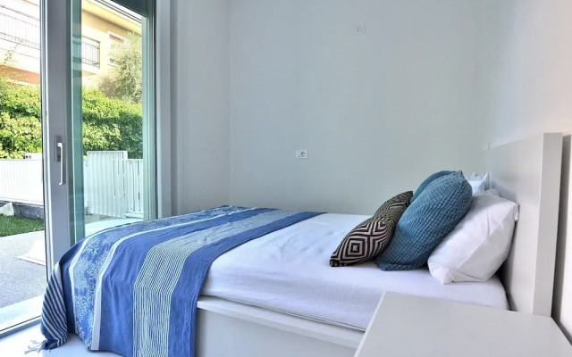 The White Apartment With Pool