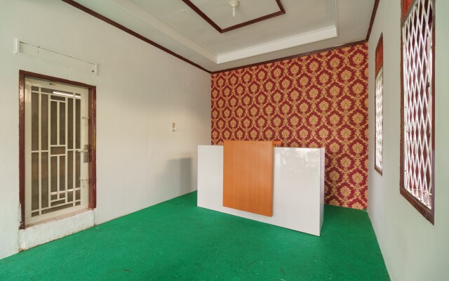 RedDoorz Syariah near UISU Medan