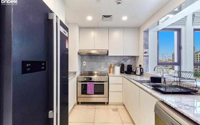 Elegant Pool View 2BR Apartment