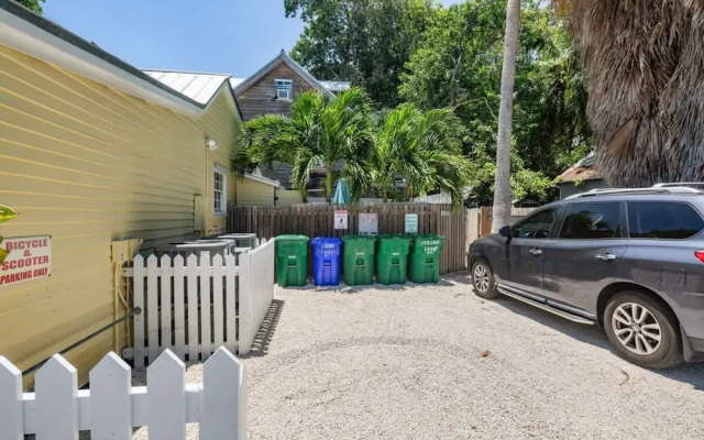 Sea Breeze by Brightwild Off-street Parking