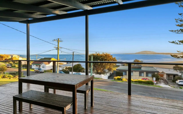 CARMELONE Gerroa 4pm check out on Sundays