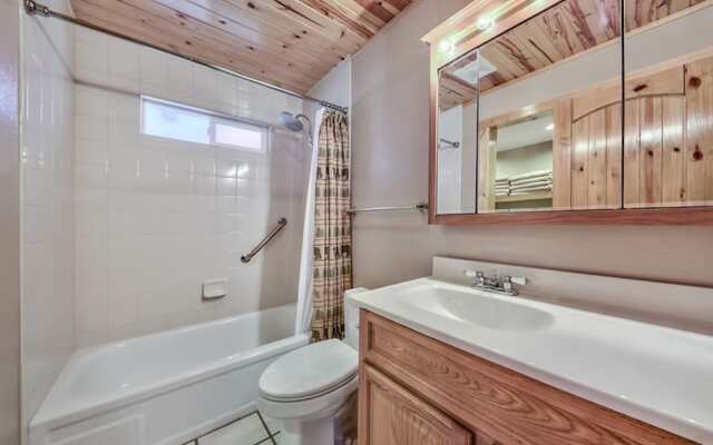 1581 Tionontati St Home
